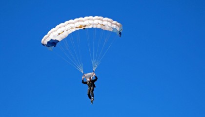 开云体育在线-詹姆斯数据全面爆炸，篮网碾压吉林队，当个人英雄主义遭遇团队铁蹄