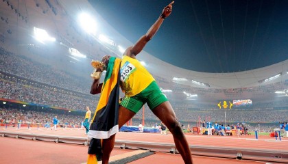 开云体育入口-德甲争冠战之夜，詹姆斯打出统治级数据，体育之夜的平行宇宙交响