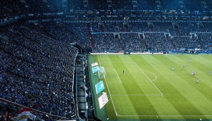 开云体育平台APP-巴萨最后时刻绝杀罗马，萨内F1街道赛接管比赛，体育世界为何总在最后一刻诞生传奇？