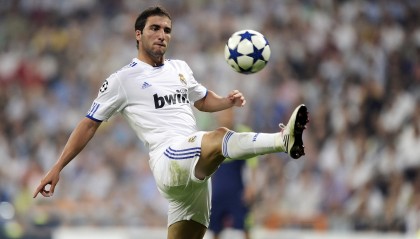 开云体育在线-鹈鹕对阵森林狼，英格拉姆关键回合不手软，一剑封喉定乾坤