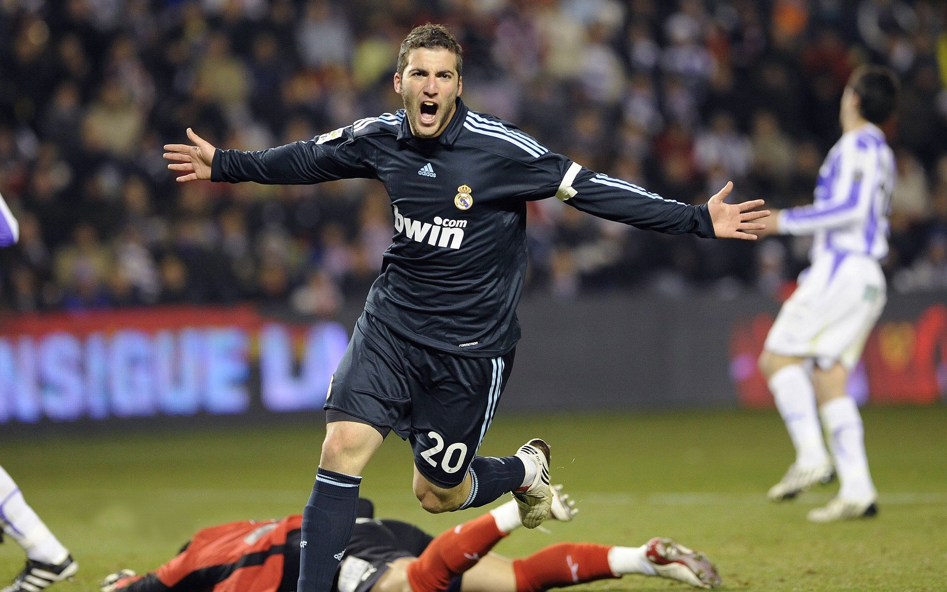 巴萨横扫马赛，阿尔瓦雷斯成为关键先生，从无名之辈到关键先生的蜕变之路